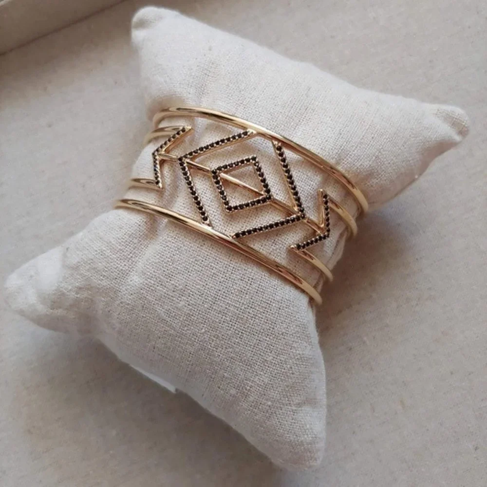 Stella & Dot | Black + Gold Pavé Diámondé Sphinx Cuff Bracelet Retired - Picture 8 of 8